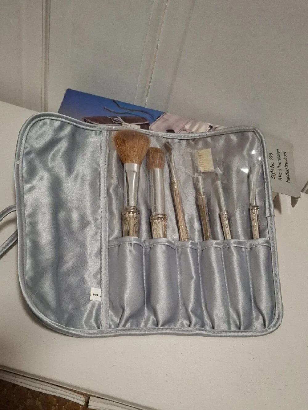 Vintage 6-Piece Women's Makeup Brush Set with Carrying Pouch - Silver and Grey